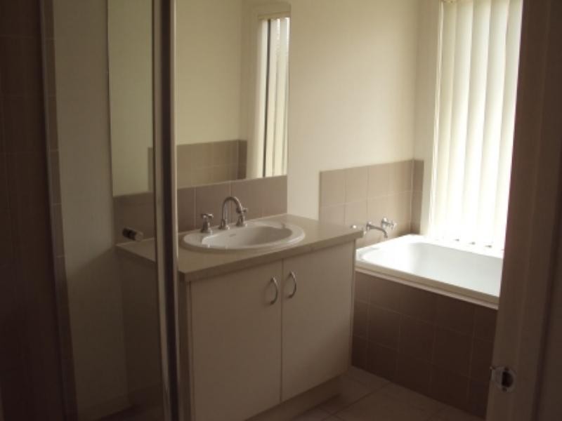 18 Billabong Cres, Tarneit VIC 3029