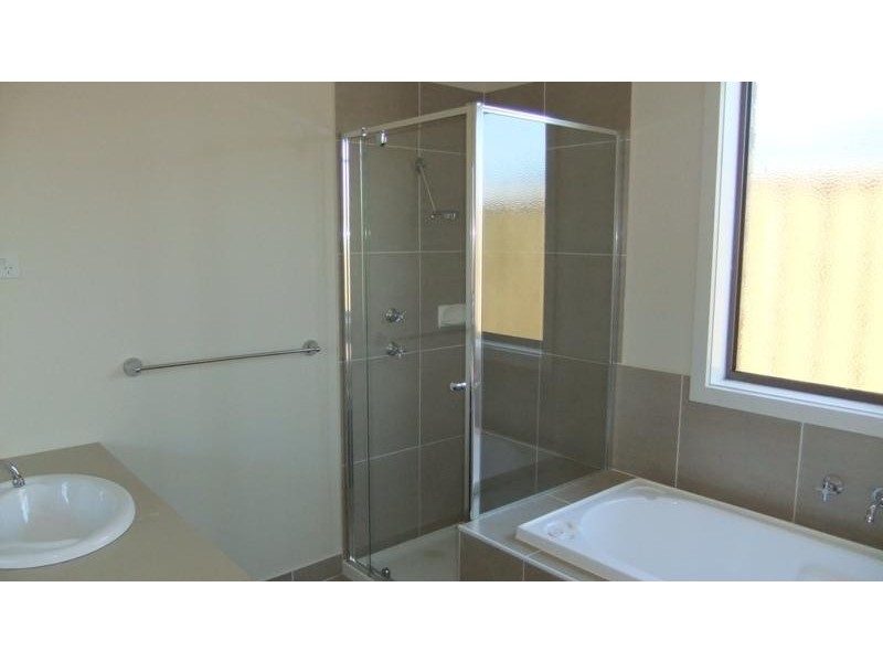 13 Raine Ct, Sunbury VIC 3429