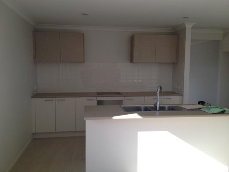 71 Tamborine  Ave, Point Cook VIC 3030