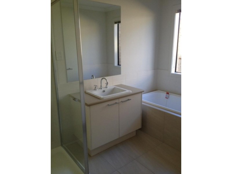 71 Tamborine  Ave, Point Cook VIC 3030