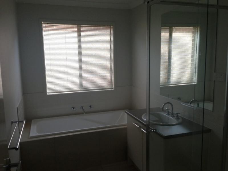 207 Saltwater  Prom, Point Cook VIC 3030