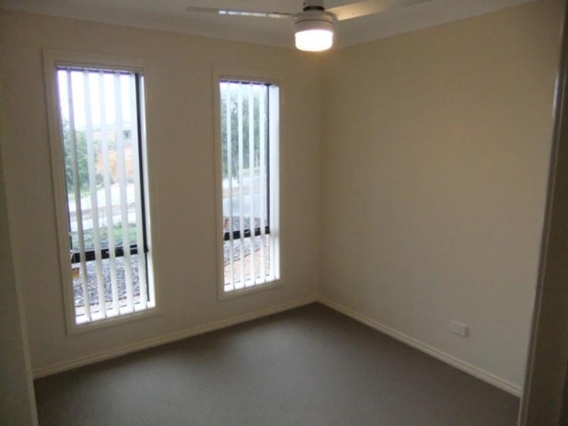 104 Phillip Dr, Sunbury VIC 3429