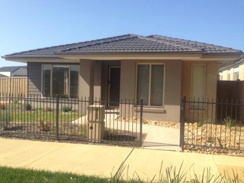 17 Derwent Lane, Sandhurst VIC 3977