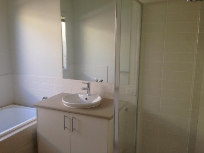 17 Derwent Lane, Sandhurst VIC 3977