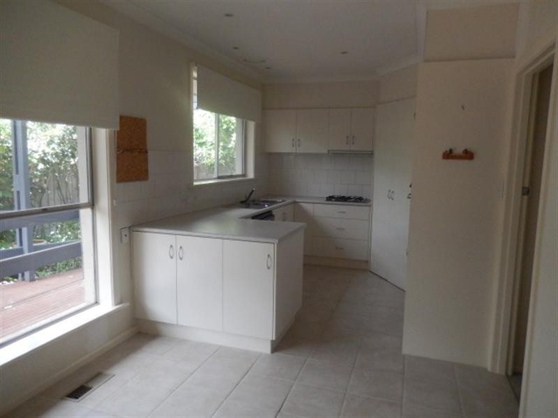 10 Hertford Ct, Wantirna South VIC 3152