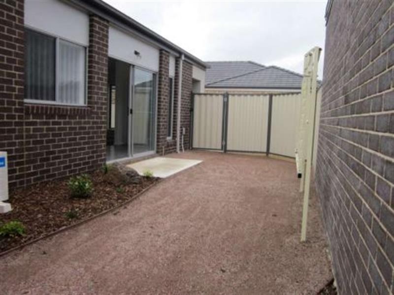 2/4 Cadiz Waters -, Point Cook VIC 3030