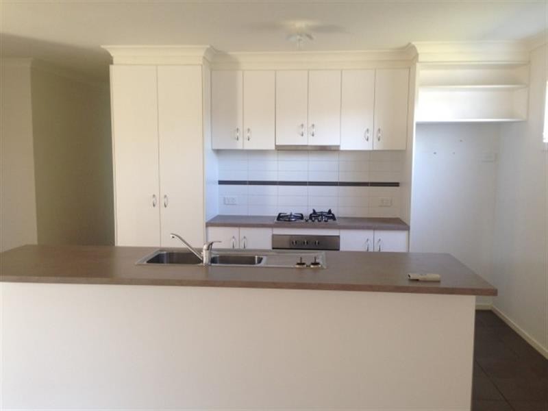 28 Tiverton Pkwy, Derrimut VIC 3030