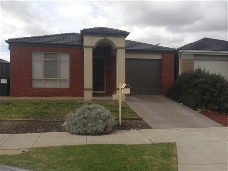 10 Edmondshaw Dr, Deer Park VIC 3023