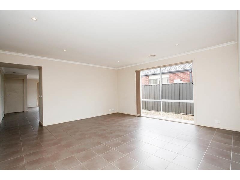 21 Pioneer  Dr, Deer Park VIC 3023