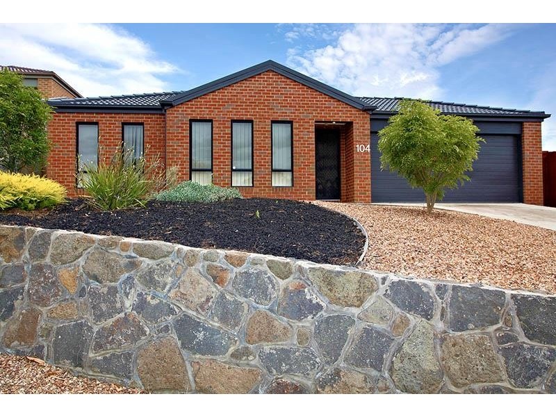 104 Phillip Dr, Sunbury VIC 3429
