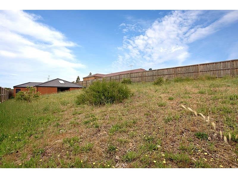 104 Phillip Dr, Sunbury VIC 3429