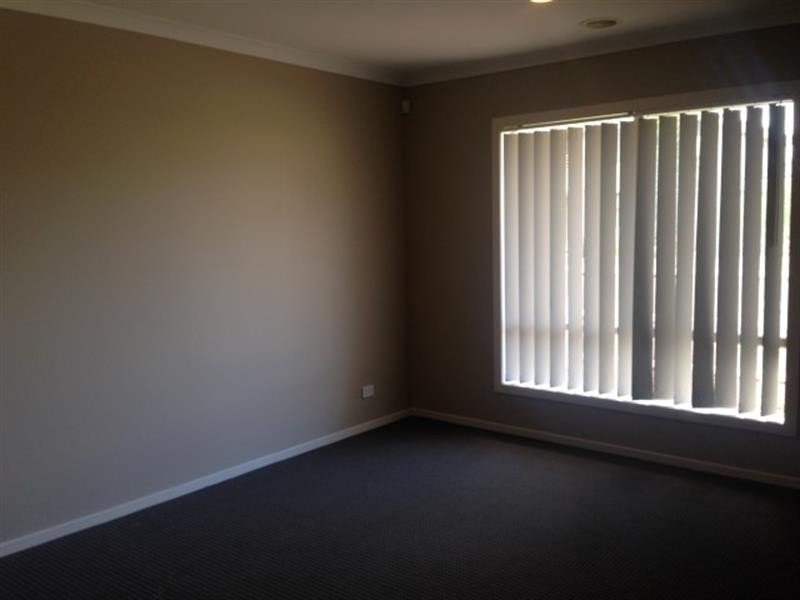 34 Nagle Dr, Sandhurst VIC 3977