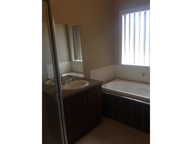 34 Nagle Dr, Sandhurst VIC 3977