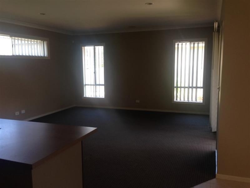 34 Nagle Dr, Sandhurst VIC 3977