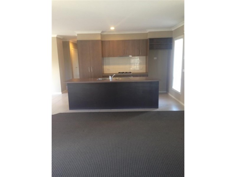 34 Nagle Dr, Sandhurst VIC 3977