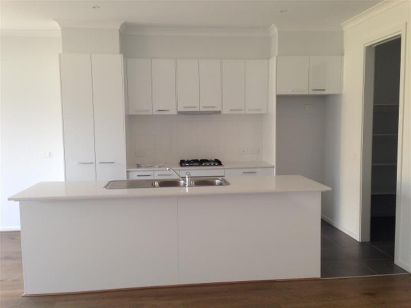 35 Willow Glen Bvd, Cranbourne VIC 3977