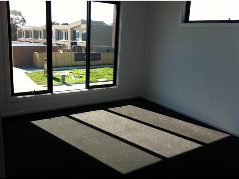 35 Willow Glen Bvd, Cranbourne VIC 3977