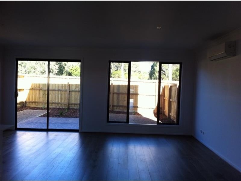 33 Willow Glen  Bvd, Cranbourne VIC 3977