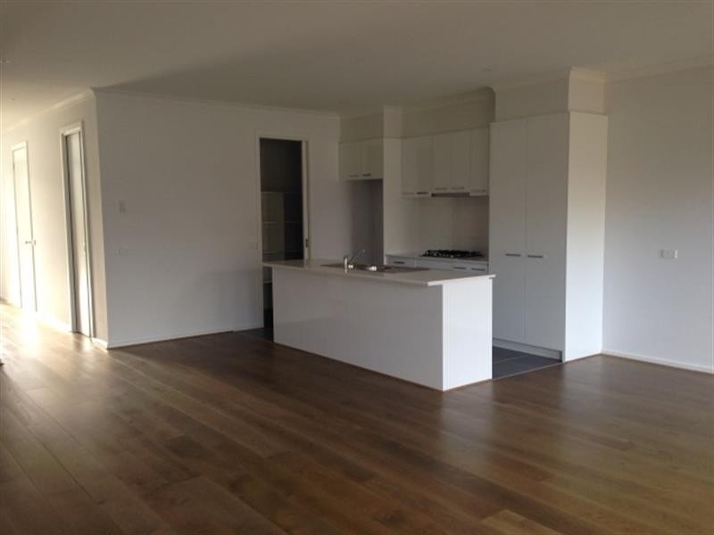 33 Willow Glen  Bvd, Cranbourne VIC 3977