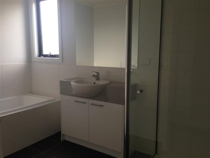 33 Willow Glen  Bvd, Cranbourne VIC 3977