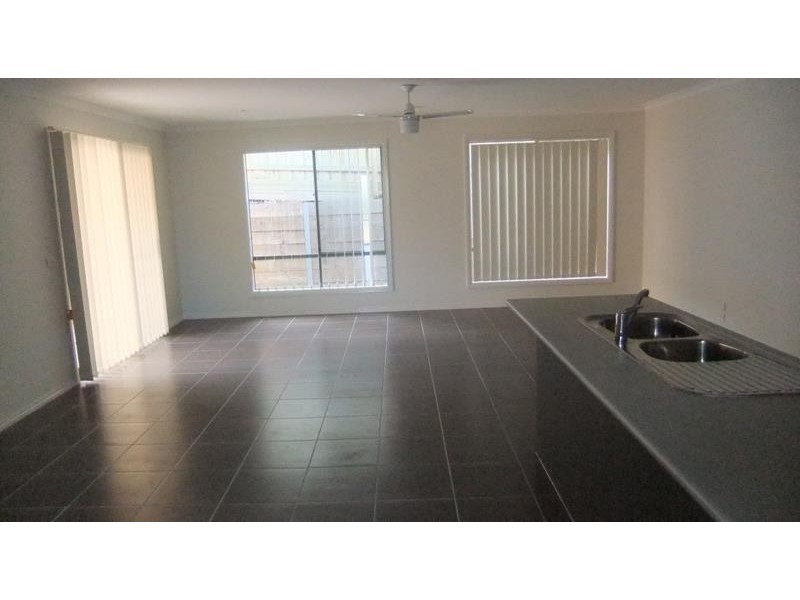 187 Phillip Dr, Sunbury VIC 3429