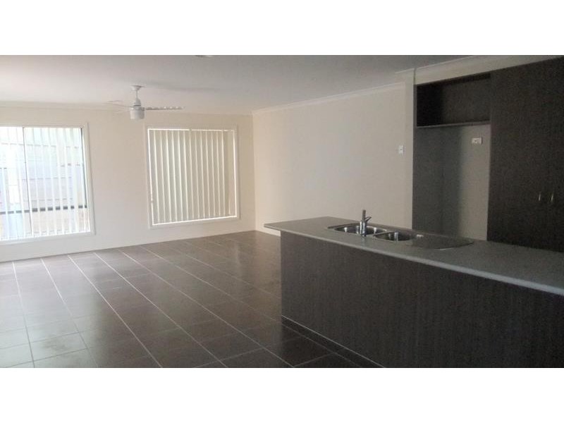 187 Phillip Dr, Sunbury VIC 3429