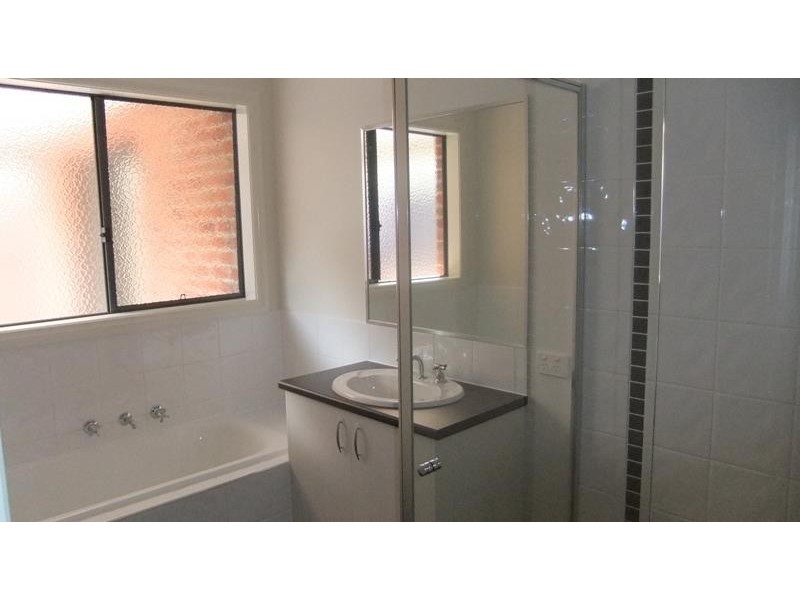 187 Phillip Dr, Sunbury VIC 3429