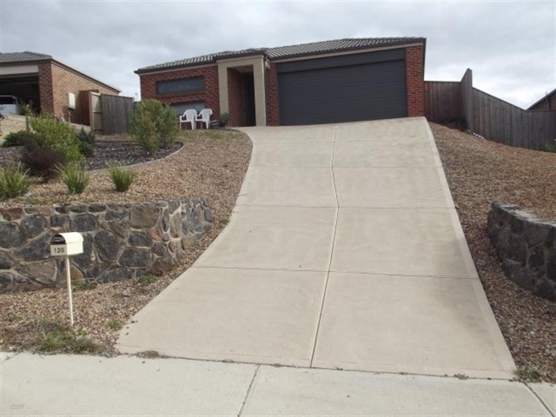 120 Phillip Dr, Sunbury VIC 3429