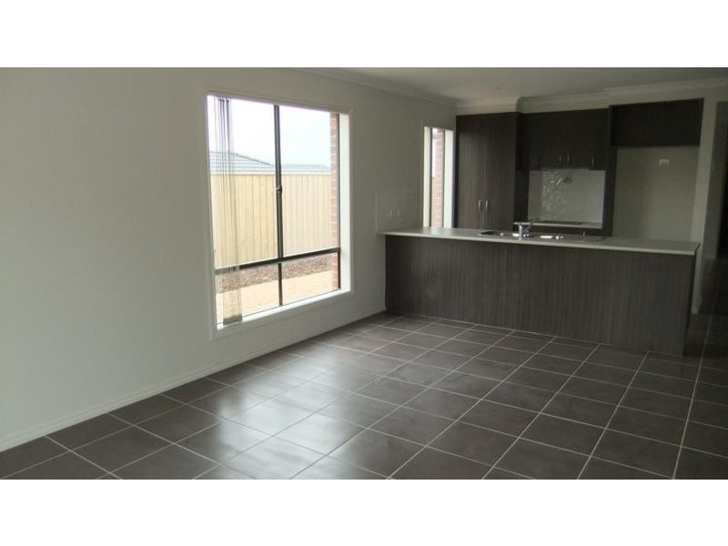 120 Phillip Dr, Sunbury VIC 3429