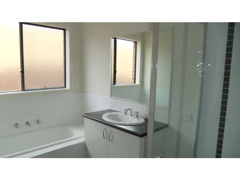 120 Phillip Dr, Sunbury VIC 3429