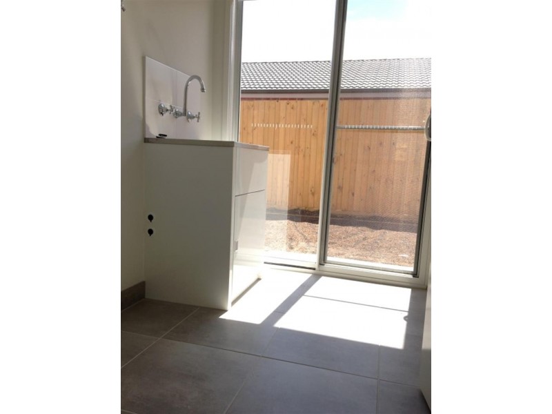 110 James Melrose Dr, Brookfield VIC 3338