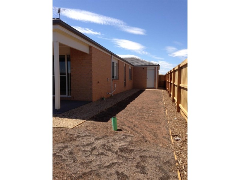 110 James Melrose Dr, Brookfield VIC 3338