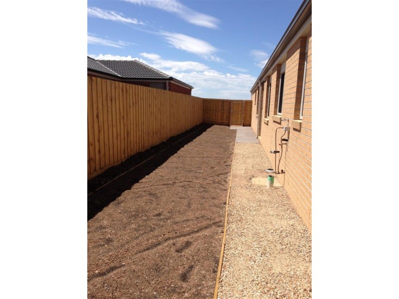 110 James Melrose Dr, Brookfield VIC 3338