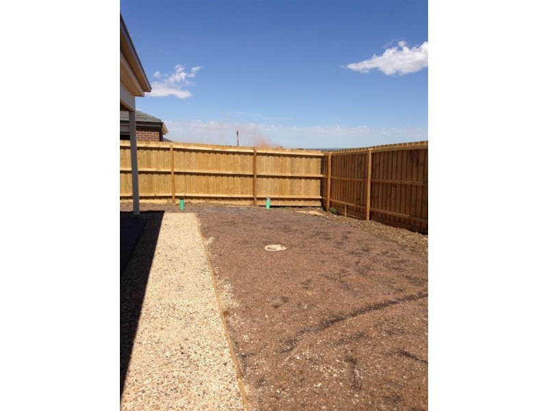 110 James Melrose Dr, Brookfield VIC 3338