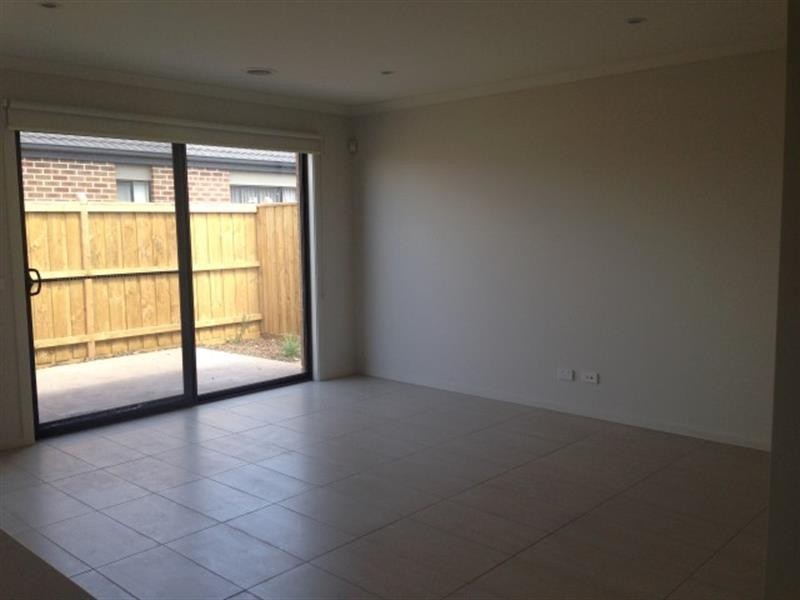 24 Collinson Way, Officer VIC 3809