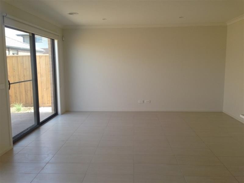 24 Collinson Way, Officer VIC 3809