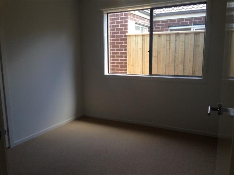 24 Collinson Way, Officer VIC 3809