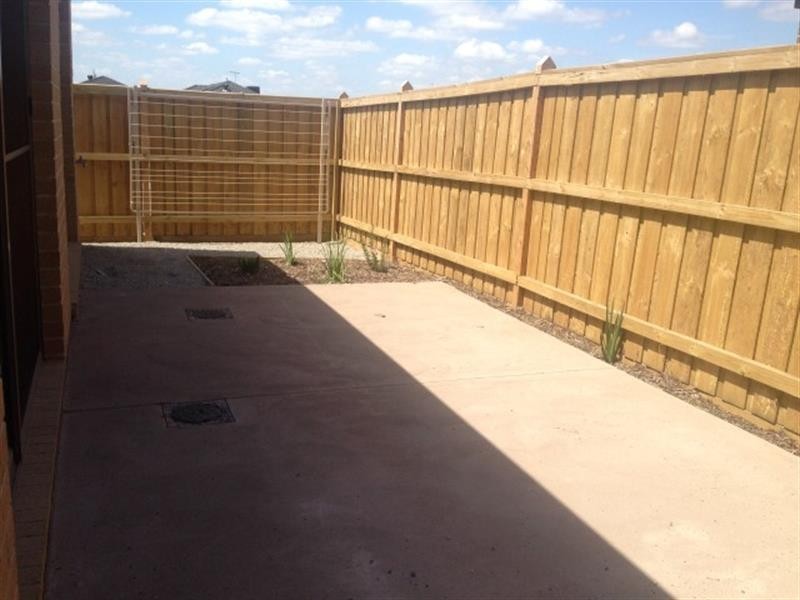24 Collinson Way, Officer VIC 3809
