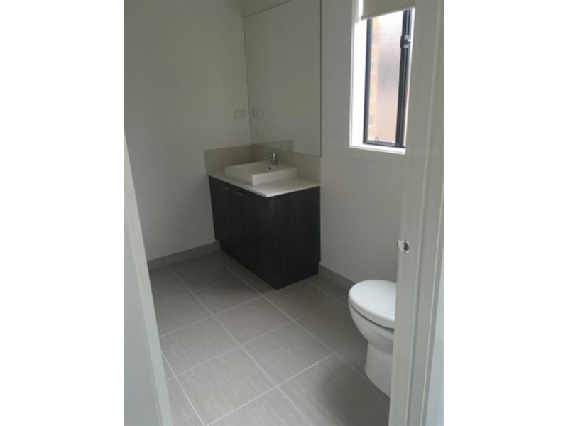 82 Elmslie Dr, Cranbourne East VIC 3977