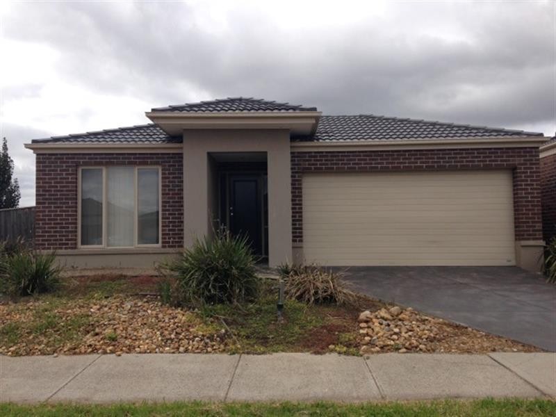 8 Bunker Cct, Deer Park VIC 3023