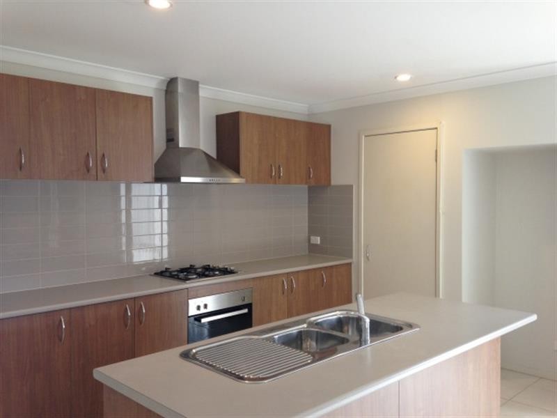 8 Bunker Cct, Deer Park VIC 3023