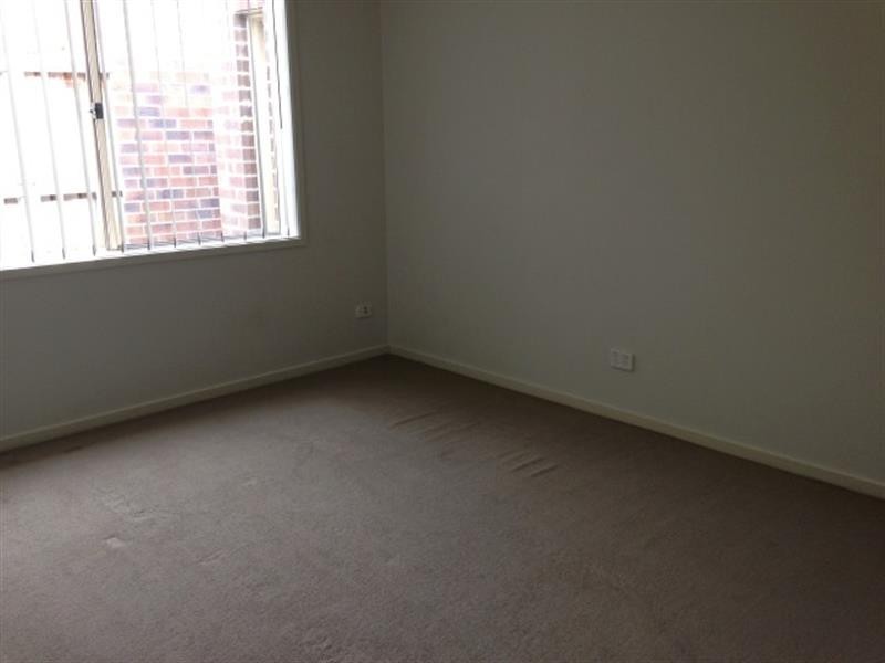 8 Bunker Cct, Deer Park VIC 3023