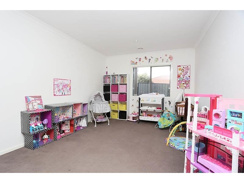 71 Charteris Dr, Craigieburn VIC 3064