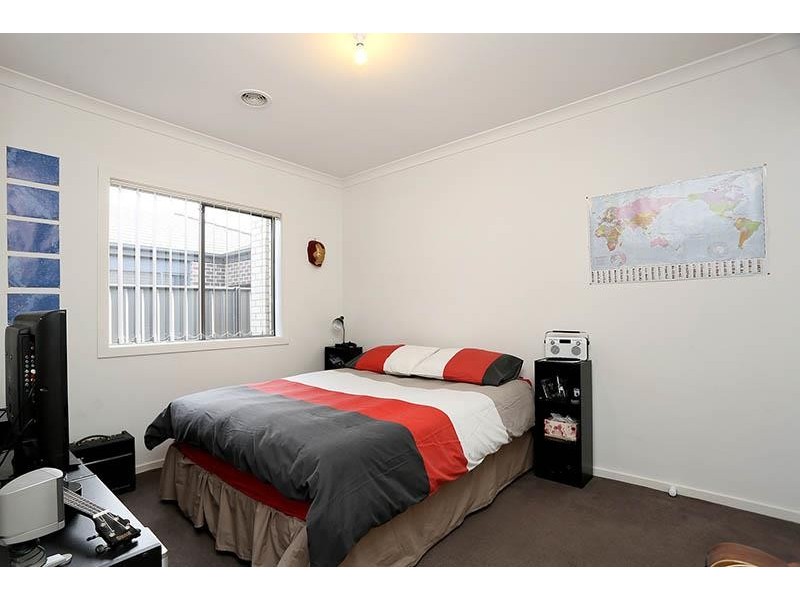71 Charteris Dr, Craigieburn VIC 3064