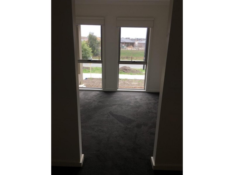 27 Hollaway Dr, Mernda VIC 3754