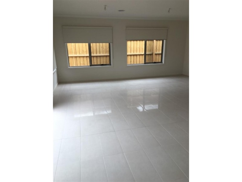 27 Hollaway Dr, Mernda VIC 3754