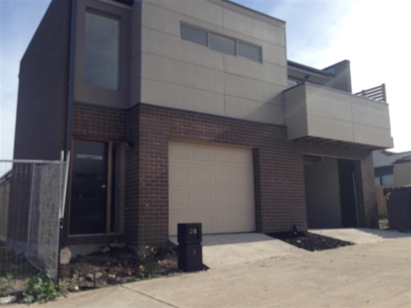 2/5 Koukoura Dr, Epping VIC 3076