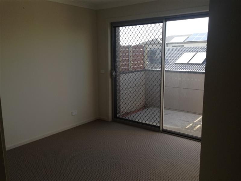 2/5 Koukoura Dr, Epping VIC 3076