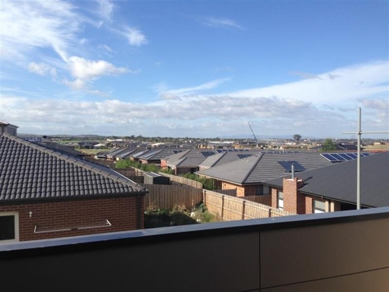 2/5 Koukoura Dr, Epping VIC 3076