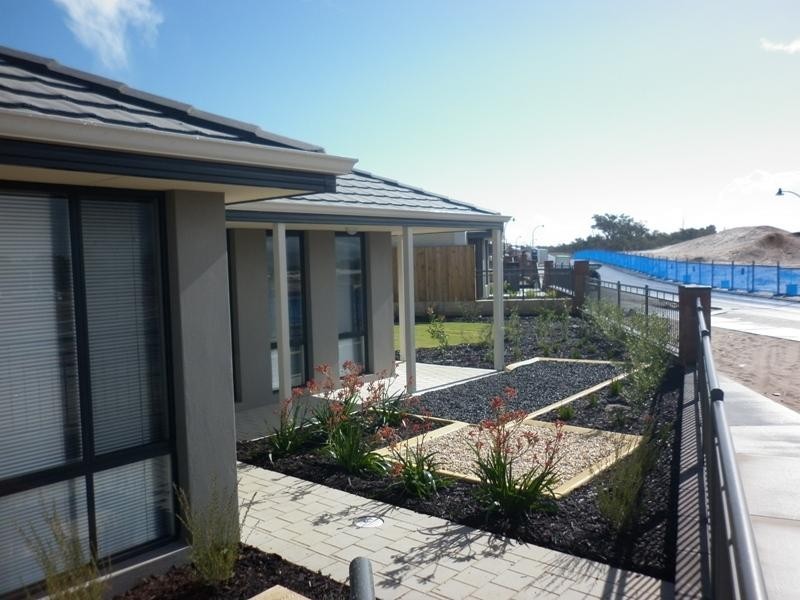 1 Pineroo Tce, Ellenbrook WA 6069